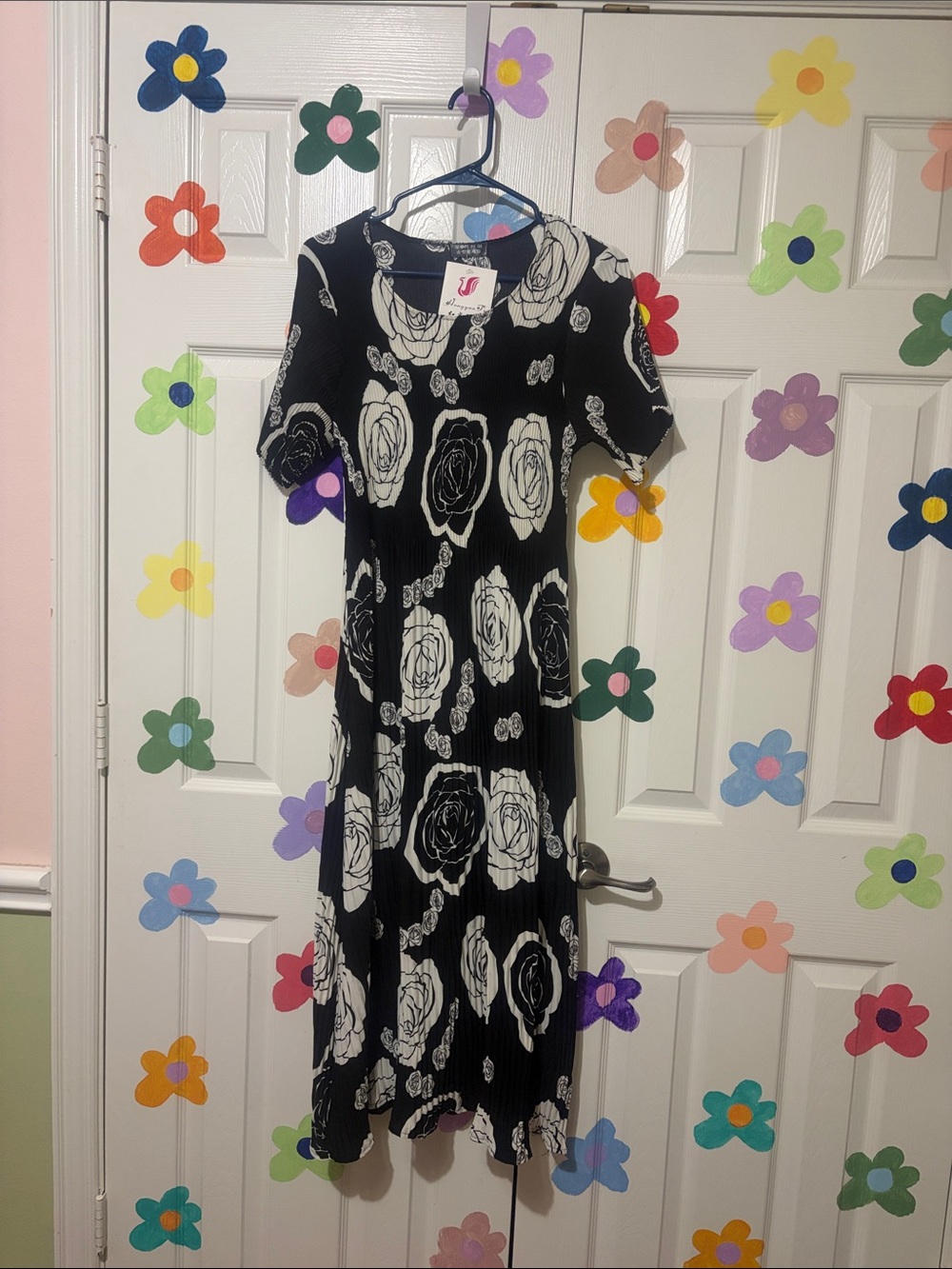 Black & White Floral Midi Dress. Elegant. NWT. H46 in.,Bust 21 in. Stretching.